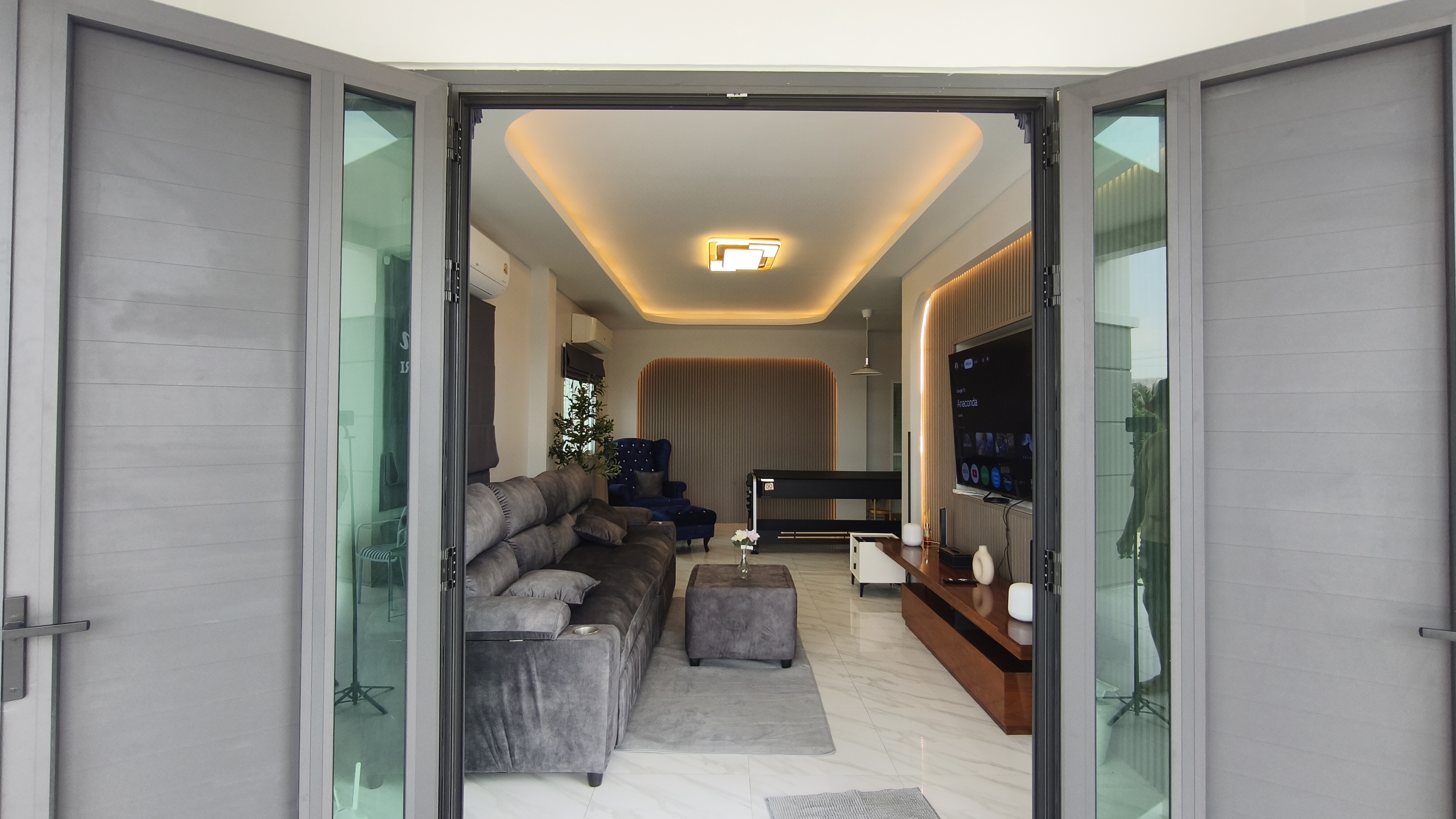 ขอบสระว่ายน้ำ