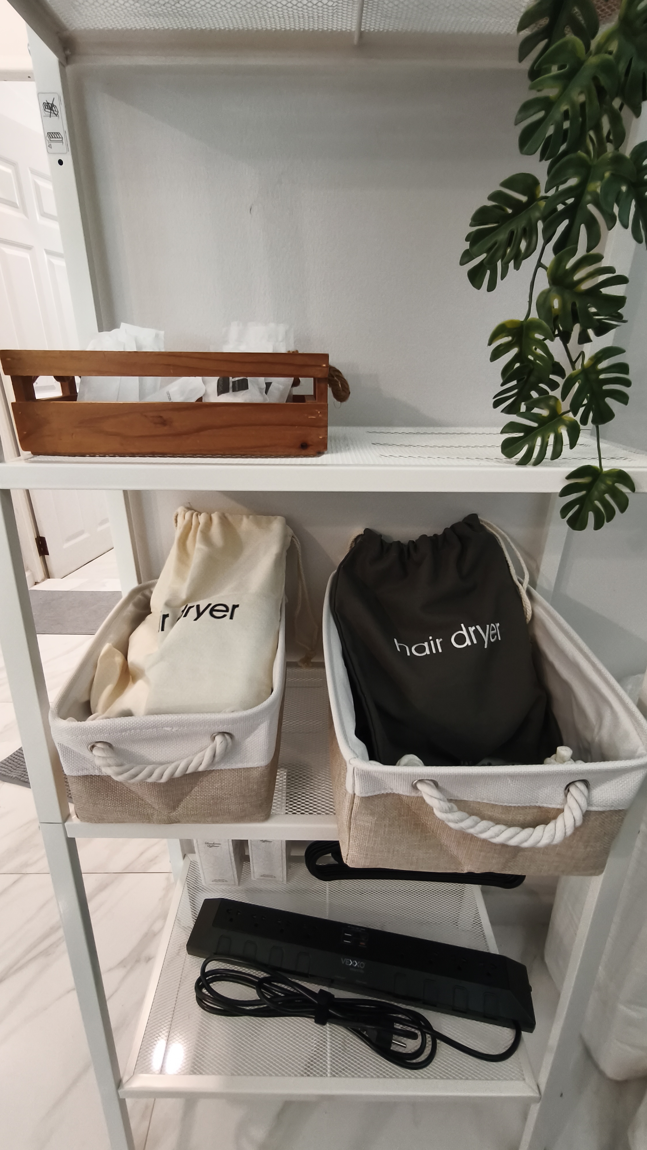 สระว่ายน้ำยามค่ำคืน